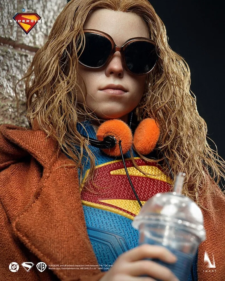 國內行版《DC Comics》超少女（Supergirl）1/6 Actioon Figure
